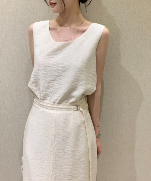 AMAJI(アマジ)の「ノースリーブトップス+スカート セットアップ ウエストベルト付き(セットアップ・レディース・ブラック/ホワイト・FREE)」の1枚目の写真