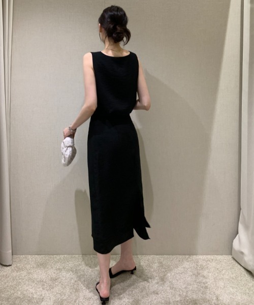 AMAJI(アマジ)の「ノースリーブトップス+スカート セットアップ ウエストベルト付き(セットアップ・レディース・ブラック/ホワイト・FREE)」の6枚目の写真