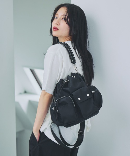 JEANASIS（ジーナシス）の「チェーンハンドルキンチャクBAG/1023355（ショルダーバッグ・レディース・ブラック/カーキ・FREE）」の2枚目の写真