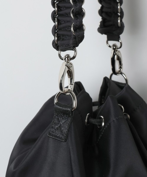 JEANASIS（ジーナシス）の「チェーンハンドルキンチャクBAG/1023355（ショルダーバッグ・レディース・ブラック/カーキ・FREE）」の13枚目の写真