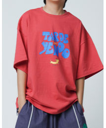 KRNR（クルナル）の「WELL オーバーサイズヴィンテージグラフィックジュニア半袖Tシャツ_レッド（Tシャツ/カットソー）」