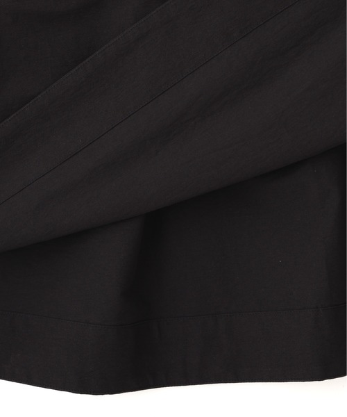 MHL.(エムエイチエル)の「LIGHTWEIGHT COTTON NYLON TWILL(ワンピース・レディース・ブラック/ボルドー・1/2)」の5枚目の写真