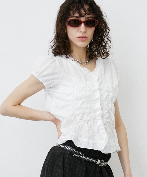 uyu.(ウユ)の「Shirring Sheer Short Sleeve Blouse/シャーリングシアーブラウス(シャツ/ブラウス・レディース・ホワイト/ブラック・FREE)」の5枚目の写真