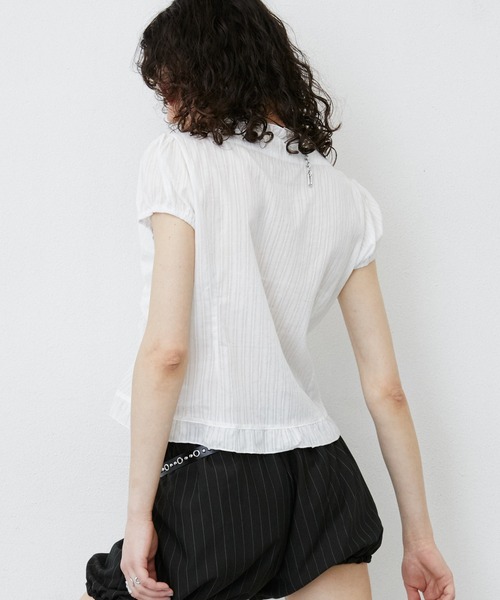 uyu.(ウユ)の「Shirring Sheer Short Sleeve Blouse/シャーリングシアーブラウス(シャツ/ブラウス・レディース・ホワイト/ブラック・FREE)」の7枚目の写真