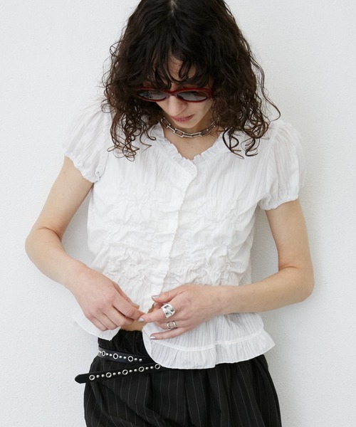 uyu.(ウユ)の「Shirring Sheer Short Sleeve Blouse/シャーリングシアーブラウス(シャツ/ブラウス・レディース・ホワイト/ブラック・FREE)」の8枚目の写真