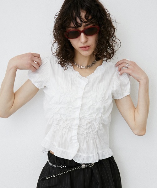 uyu.(ウユ)の「Shirring Sheer Short Sleeve Blouse/シャーリングシアーブラウス(シャツ/ブラウス・レディース・ホワイト/ブラック・FREE)」の9枚目の写真