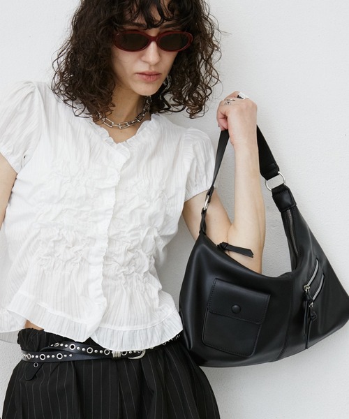 uyu.(ウユ)の「Shirring Sheer Short Sleeve Blouse/シャーリングシアーブラウス(シャツ/ブラウス・レディース・ホワイト/ブラック・FREE)」の11枚目の写真