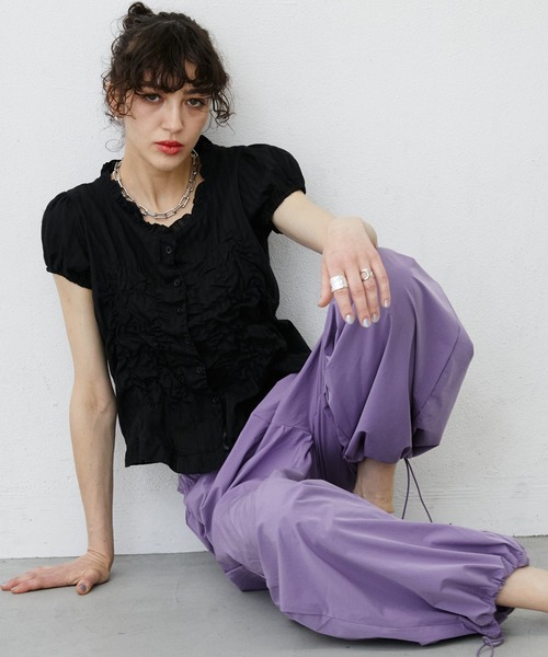 uyu.(ウユ)の「Shirring Sheer Short Sleeve Blouse/シャーリングシアーブラウス(シャツ/ブラウス・レディース・ホワイト/ブラック・FREE)」の16枚目の写真