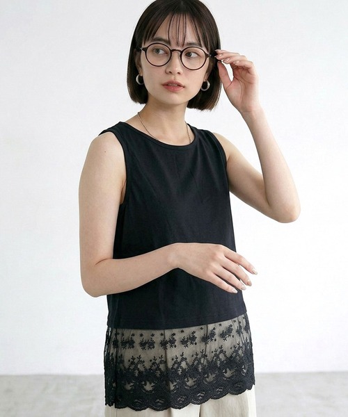 CRB(シーアールビー)の「裾スカラップレース切替タンクトップ(タンクトップ・レディース・オフホワイト/ブラック・F)」の4枚目の写真