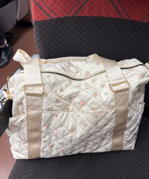 MAJESTIC LEGON(マジェスティックレゴン)の「フラワーキルティングトラベルボストン(ボストンバッグ・レディース・ピンク系その他2/ブルー系その他2・FREE)」の7枚目の写真