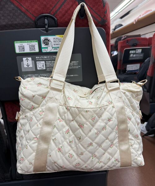 MAJESTIC LEGON(マジェスティックレゴン)の「フラワーキルティングトラベルボストン(ボストンバッグ・レディース・ピンク系その他2/ブルー系その他2・FREE)」の8枚目の写真