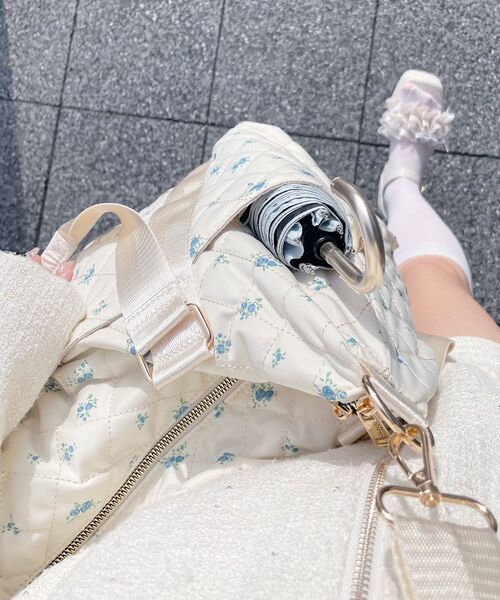 MAJESTIC LEGON(マジェスティックレゴン)の「フラワーキルティングトラベルボストン(ボストンバッグ・レディース・ピンク系その他2/ブルー系その他2・FREE)」の13枚目の写真