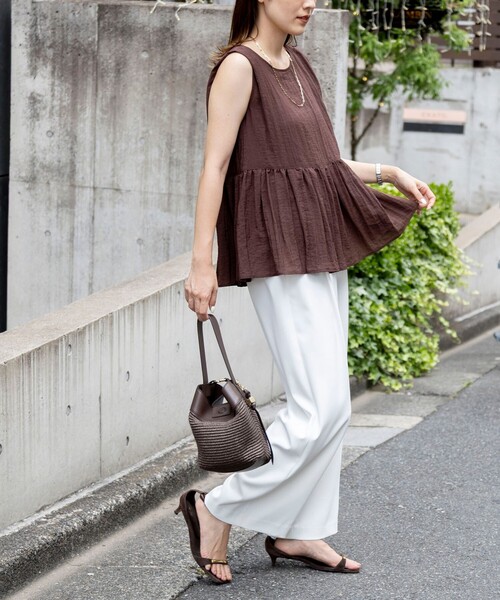 NOLLEY’S（ノーリーズ）の「《接触冷感》【BECシリーズ】ウォッシャブルシアーノースリーブペプラムブラウス（シャツ/ブラウス・レディース・チャコールグレー/ブラウン/イエロー・38）」の4枚目の写真