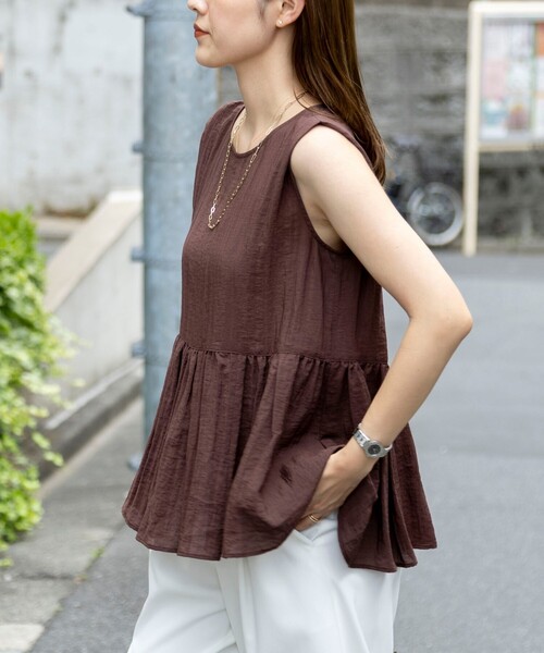 NOLLEY’S（ノーリーズ）の「《接触冷感》【BECシリーズ】ウォッシャブルシアーノースリーブペプラムブラウス（シャツ/ブラウス・レディース・チャコールグレー/ブラウン/イエロー・38）」の5枚目の写真