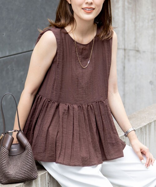 NOLLEY’S（ノーリーズ）の「《接触冷感》【BECシリーズ】ウォッシャブルシアーノースリーブペプラムブラウス（シャツ/ブラウス・レディース・チャコールグレー/ブラウン/イエロー・38）」の6枚目の写真