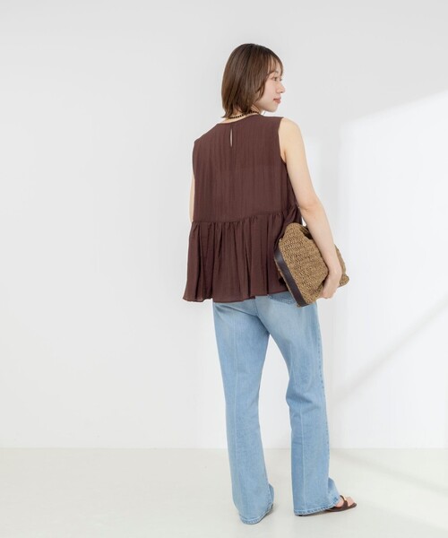 NOLLEY’S（ノーリーズ）の「《接触冷感》【BECシリーズ】ウォッシャブルシアーノースリーブペプラムブラウス（シャツ/ブラウス・レディース・チャコールグレー/ブラウン/イエロー・38）」の11枚目の写真