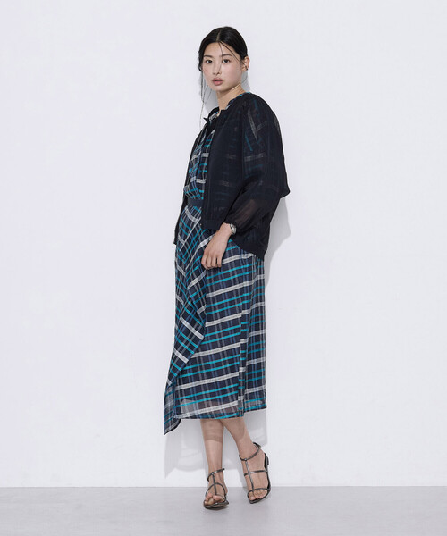 K.T KIYOKO TAKASE(キヨコタカセ)の「天竺編み シアージップアップニット(カーディガン/ボレロ・レディース・ネイビー/ミント・FREE)」の3枚目の写真