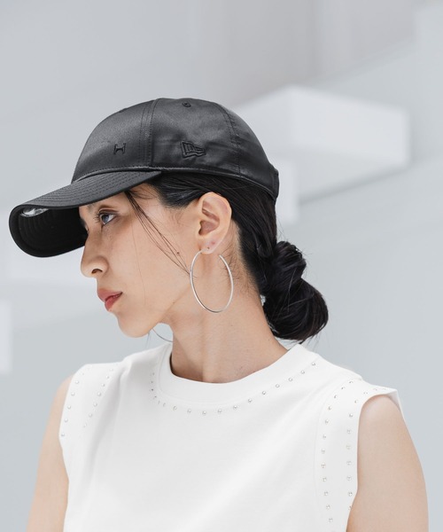 NEW ERA(ニューエラ)の「【HEREIAM】別注 NEW ERA(ニューエラ)/9FORTY SATIN(キャップ・レディース・ブラック/グレー系・MEDIUM)」の10枚目の写真