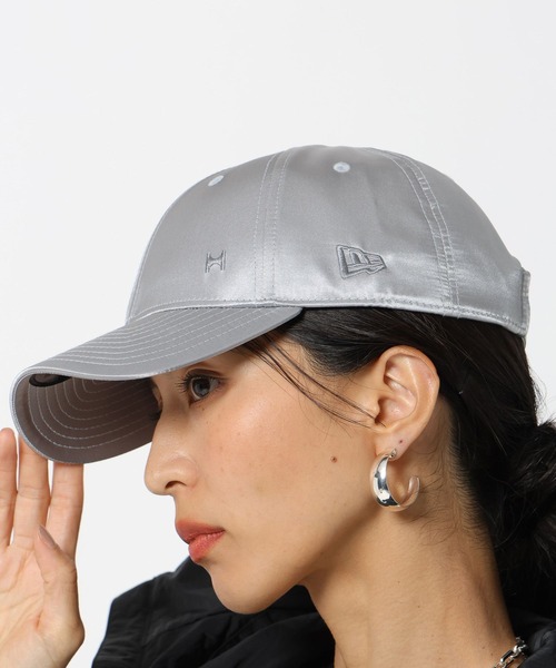 NEW ERA(ニューエラ)の「【HEREIAM】別注 NEW ERA(ニューエラ)/9FORTY SATIN(キャップ・レディース・ブラック/グレー系・MEDIUM)」の14枚目の写真