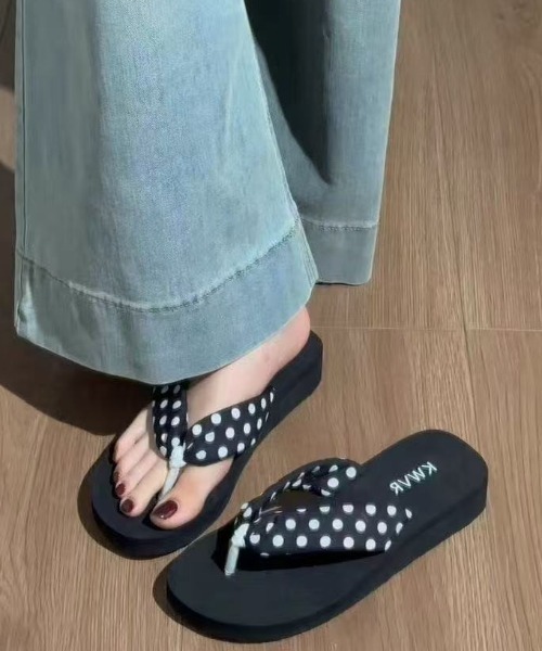 AsRiRe(アスリレイ)の「ドット柄リボンフラットサンダル(サンダル・レディース・ブラック/ホワイト・S/M/L)」の6枚目の写真