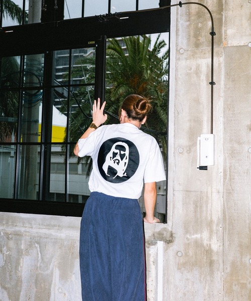 Chocolate Jesus (チョコレートジーザス )の「WATCH MY BACK SS TEE(Tシャツ/カットソー・メンズ・ブラック/ホワイト・MEDIUM/LARGE/SMALL)」の3枚目の写真