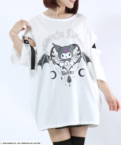 sanrio（サンリオ）の「クロミ 肩開き リボンストラップ ビッグTシャツ / ラインストーンロゴ オーバーサイズ ユニセックス（Tシャツ/カットソー・レディース・ホワイト/ブラック/ブラック系その他・44）」の2枚目の写真