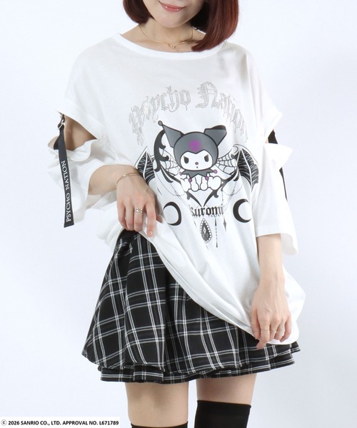 sanrio（サンリオ）の「クロミ 肩開き リボンストラップ ビッグTシャツ / ラインストーンロゴ オーバーサイズ ユニセックス（Tシャツ/カットソー・レディース・ホワイト/ブラック/ブラック系その他・44）」の18枚目の写真