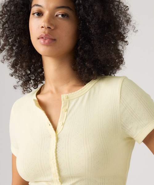 Levi's(リーバイス)の「Levi's/リーバイス DRY GOODS ポインテール ショートスリーブ ヘンリーネックTシャツ(Tシャツ/カットソー・レディース・イエロー・XS/S/M)」の3枚目の写真