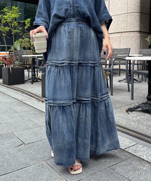 Jena espace merveilleux(ジェナ エスパスメルヴェイユ)の「シアーデニムティアードスカート(スカート・レディース・ブラック/ブルー・FREE)」の2枚目の写真