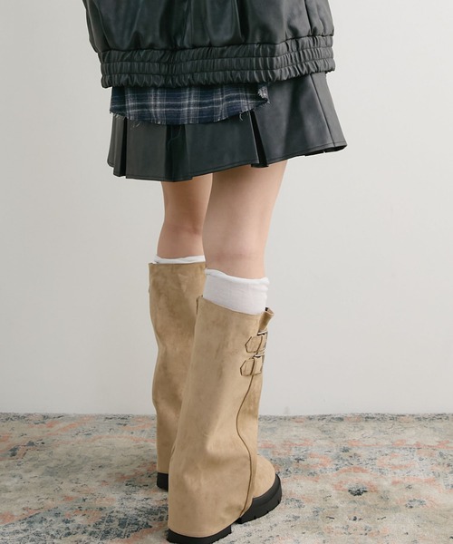 archives（アルシーヴ）の「レザーボックスプリーツミニＳＫ（スカート・レディース・ブラック/ダークブラウン・MEDIUM）」の12枚目の写真