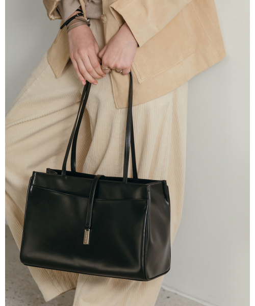 MARHEN.J(マルヘンジェイ)の「マゴ (MAGO) スクエア ショルダーバッグ(ショルダーバッグ・レディース・ブラック/サンドベージュ/ブルー・FREE)」の4枚目の写真