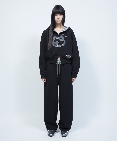 LMR(エルエムアール)の「キャットシンボルパッチワーククロップフードジップアップBLACK(パーカー・レディース・ブラック・LARGE/SMALL/MEDIUM)」の16枚目の写真