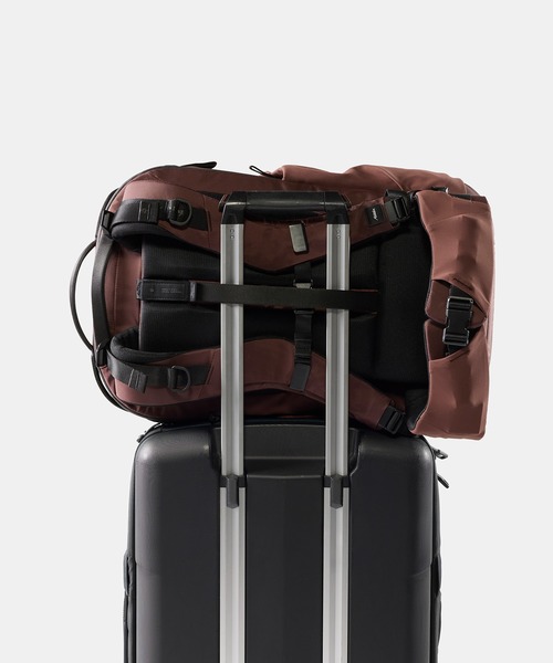 Matador(マタドール)の「Matador/マタドール 35L Global Travel Pack/35L グローバル トラベルパック(バックパック/リュック・メンズ・ワインレッド/ブラック/ダークグリーン・FREE)」の9枚目の写真