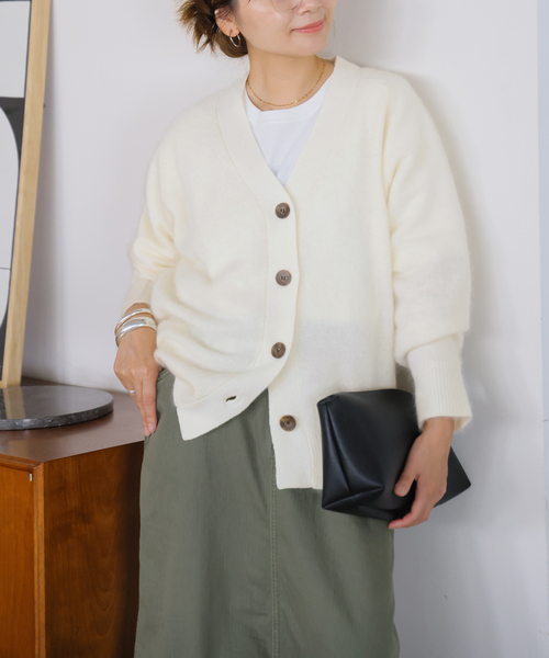 JOURNAL STANDARD(ジャーナルスタンダード)の「FLUFFY Vカーディガン(カーディガン/ボレロ・レディース・ブラウン/ホワイト/サックスブルー・FREE)」の2枚目の写真