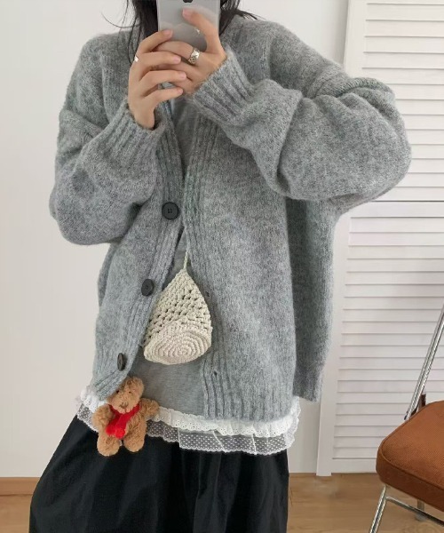 COCOMOMO(ココモモ)の「Vネックニットカーディガン オーバーサイズ カーディガン ニット ドロップショルダー ルーズ シンプル レイヤード 長袖 起毛 秋服 冬服(カーディガン/ボレロ・レディース・ライトグレー/ベージュ/カーキ/ダークブラウン・FREE)」の12枚目の写真