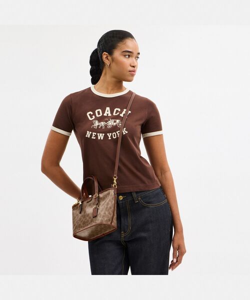 COACH(コーチ)の「タクシー トート バッグ 21・シグネチャー キャンバス(ショルダーバッグ・レディース・ベージュ系その他・ONE)」の2枚目の写真