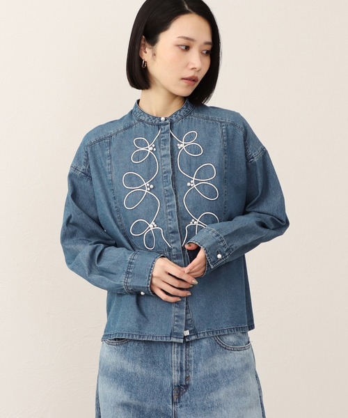 SOMETHING(サムシング)の「SOMETHING パール コード 刺繍 デニムシャツ /ロング スリーブ(シャツ/ブラウス・レディース・ブルー/ライトインディゴブルー・FREE)」の2枚目の写真