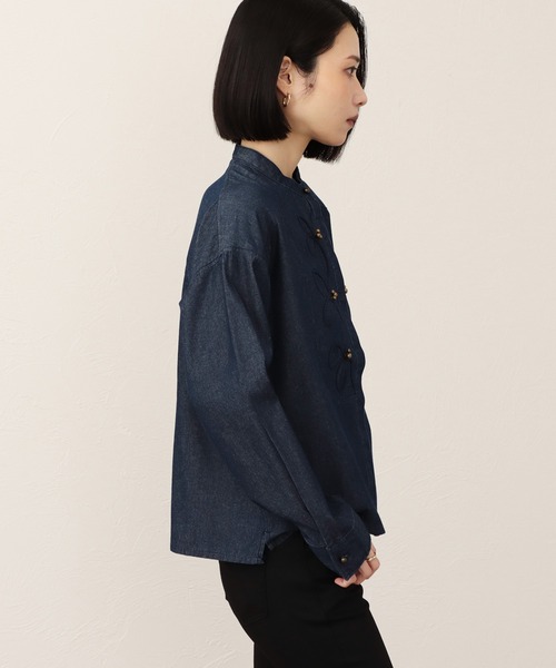 SOMETHING(サムシング)の「SOMETHING パール コード 刺繍 デニムシャツ /ロング スリーブ(シャツ/ブラウス・レディース・ブルー/ライトインディゴブルー・FREE)」の5枚目の写真