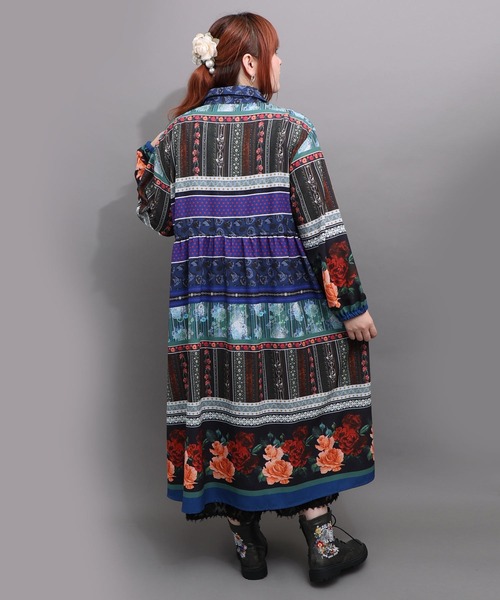iS ScoLar(イズスカラー)の「563219:クラシカルローズ パッチワーク風柄シャツワンピ(ワンピース・レディース・ベージュ/ネイビー・M)」の5枚目の写真