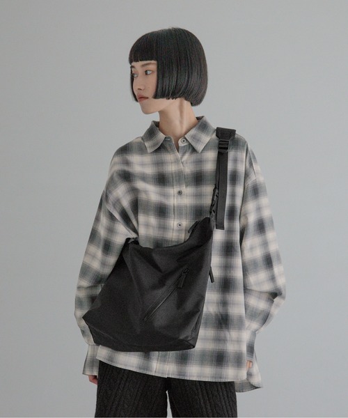 LOWRYS FARM（ローリーズファーム）の「チェンジハンドルBAG　1080852（ショルダーバッグ・レディース・ブラック/カーキ/ブルー・FREE）」の2枚目の写真