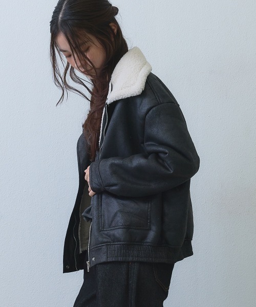 Clum（クルム）の「shearling collar flight jacket / ボアカラーフライトジャケット（ブルゾン・レディース・ブラック・FREE）」の4枚目の写真