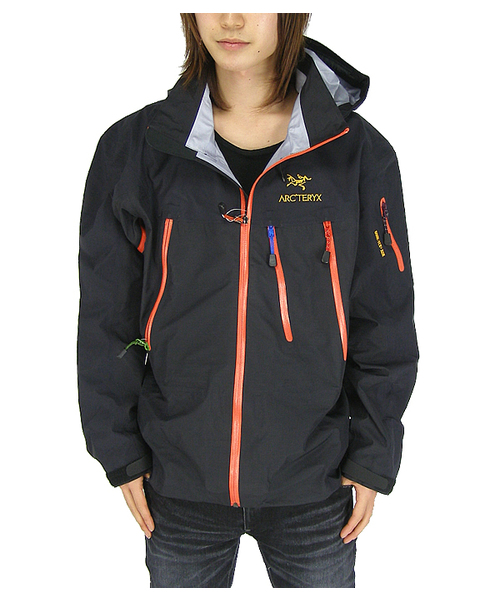 BEAMS(ビームス)の「ARC'TERYX×BEAMS / 別注 “THETA AR”シェルジャケット(ブルゾン・メンズ・ブラック/オレンジ・SMALL/MEDIUM/LARGE)」の7枚目の写真