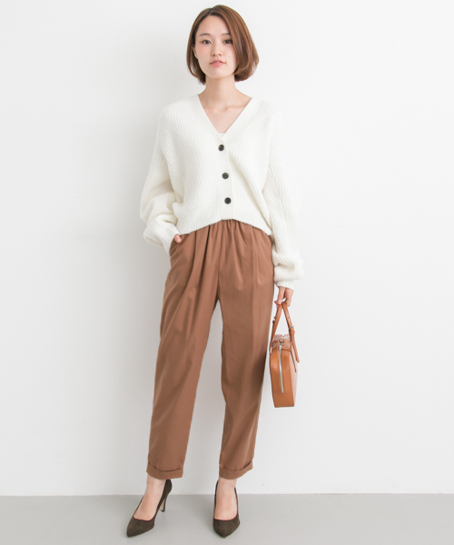 URBAN RESEARCH（アーバンリサーチ）の「UR Wギャザーピーチテンセルストレッチパンツ（その他パンツ・レディース・ネイビー/ライトベージュ/ブラウン系その他・36/38/40）」の4枚目の写真