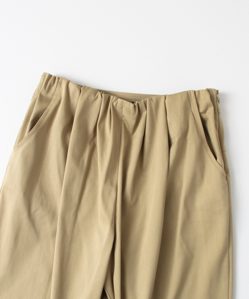 URBAN RESEARCH（アーバンリサーチ）の「UR Wギャザーピーチテンセルストレッチパンツ（その他パンツ・レディース・ネイビー/ライトベージュ/ブラウン系その他・36/38/40）」の10枚目の写真