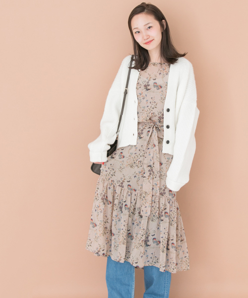 URBAN RESEARCH（アーバンリサーチ）の「UR 裾ギャザー切替プリントワンピース（ワンピース・レディース・ネイビー/グレイッシュベージュ・FREE）」の3枚目の写真