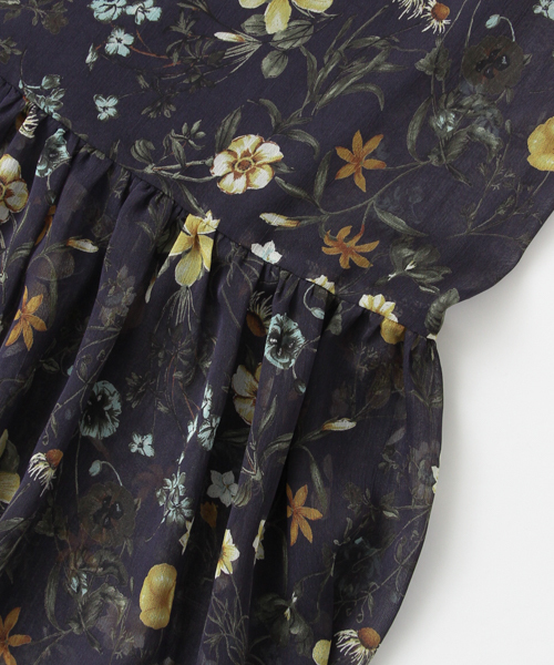 URBAN RESEARCH（アーバンリサーチ）の「UR 裾ギャザー切替プリントワンピース（ワンピース・レディース・ネイビー/グレイッシュベージュ・FREE）」の18枚目の写真