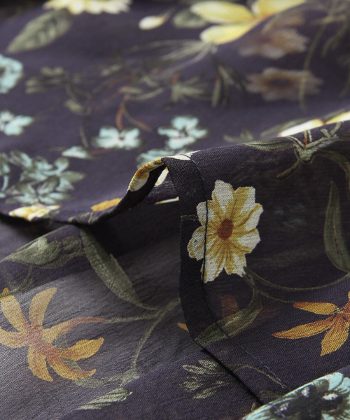 URBAN RESEARCH（アーバンリサーチ）の「UR 裾ギャザー切替プリントワンピース（ワンピース・レディース・ネイビー/グレイッシュベージュ・FREE）」の19枚目の写真