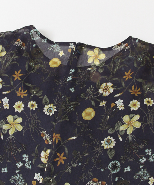 URBAN RESEARCH（アーバンリサーチ）の「UR 裾ギャザー切替プリントワンピース（ワンピース・レディース・ネイビー/グレイッシュベージュ・FREE）」の12枚目の写真