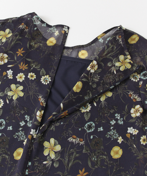 URBAN RESEARCH（アーバンリサーチ）の「UR 裾ギャザー切替プリントワンピース（ワンピース・レディース・ネイビー/グレイッシュベージュ・FREE）」の13枚目の写真