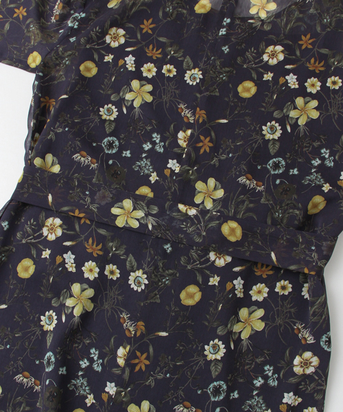 URBAN RESEARCH（アーバンリサーチ）の「UR 裾ギャザー切替プリントワンピース（ワンピース・レディース・ネイビー/グレイッシュベージュ・FREE）」の14枚目の写真